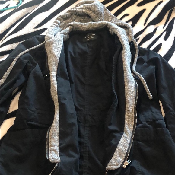 Black jacket, grey hood & zipper - Picture 3 of 4